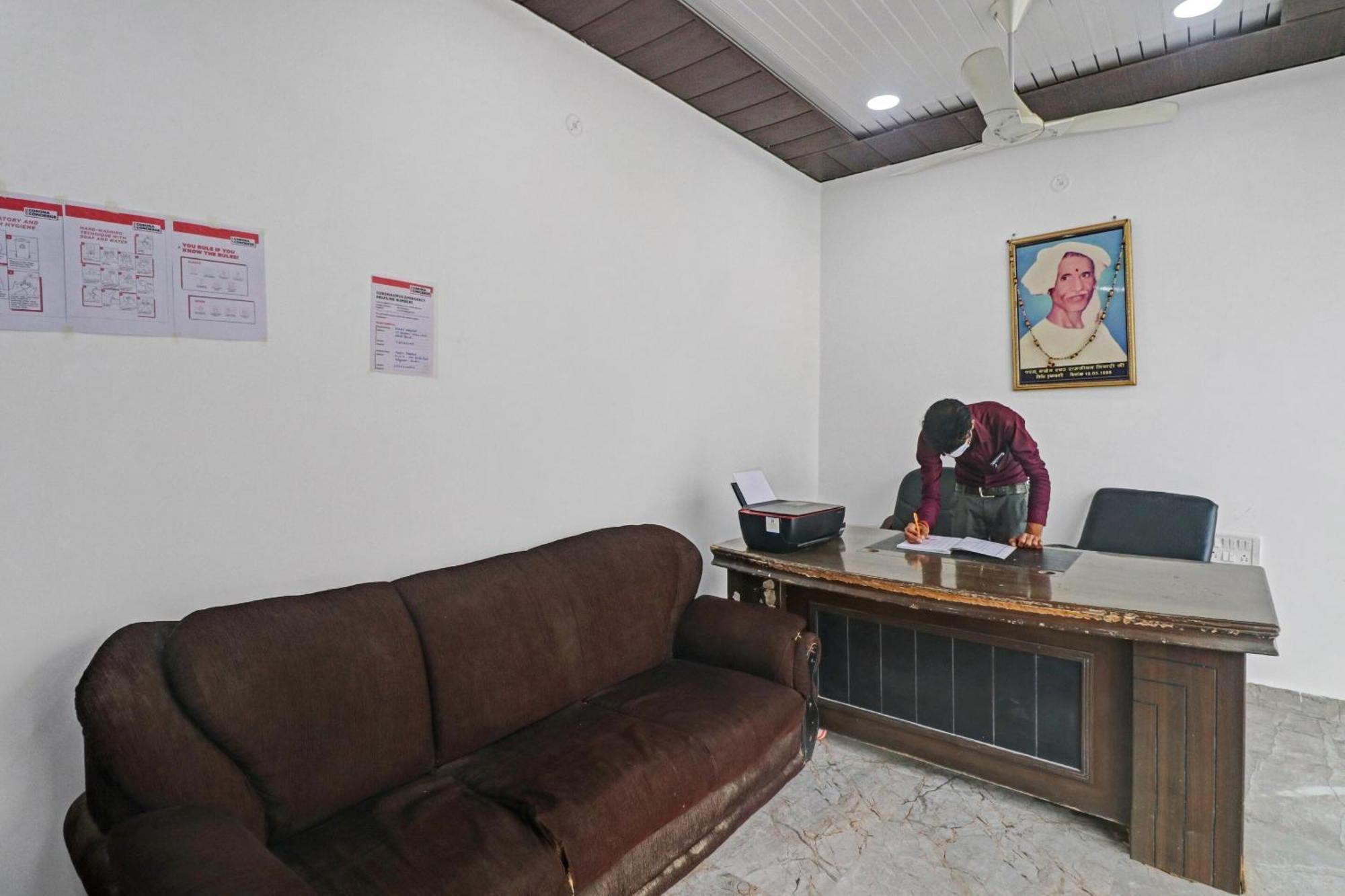 Hotel O Paras Palace Kanpur Buitenkant foto